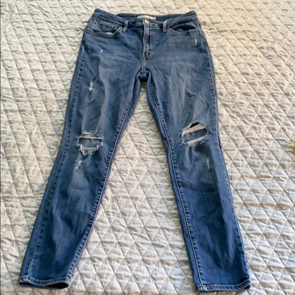 Levi’s high rise ripped knee skinny jeans